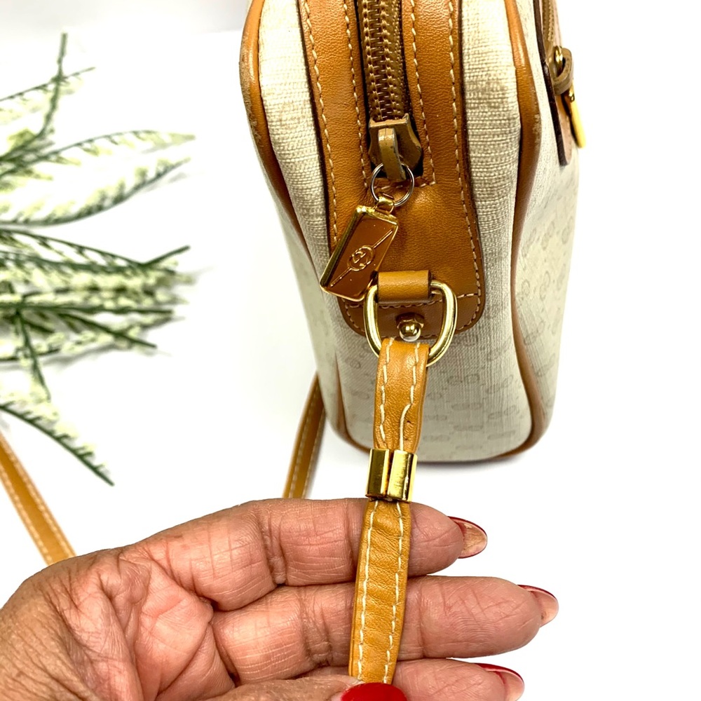 SOLD Gucci Vintage Monogram Crossbody Bag - Picture 10 of 16